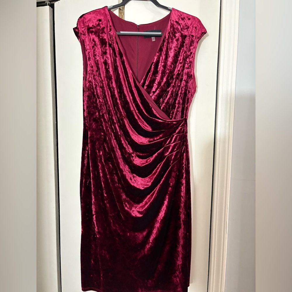 Elegant Velvet Dress in Rich Burgundy​